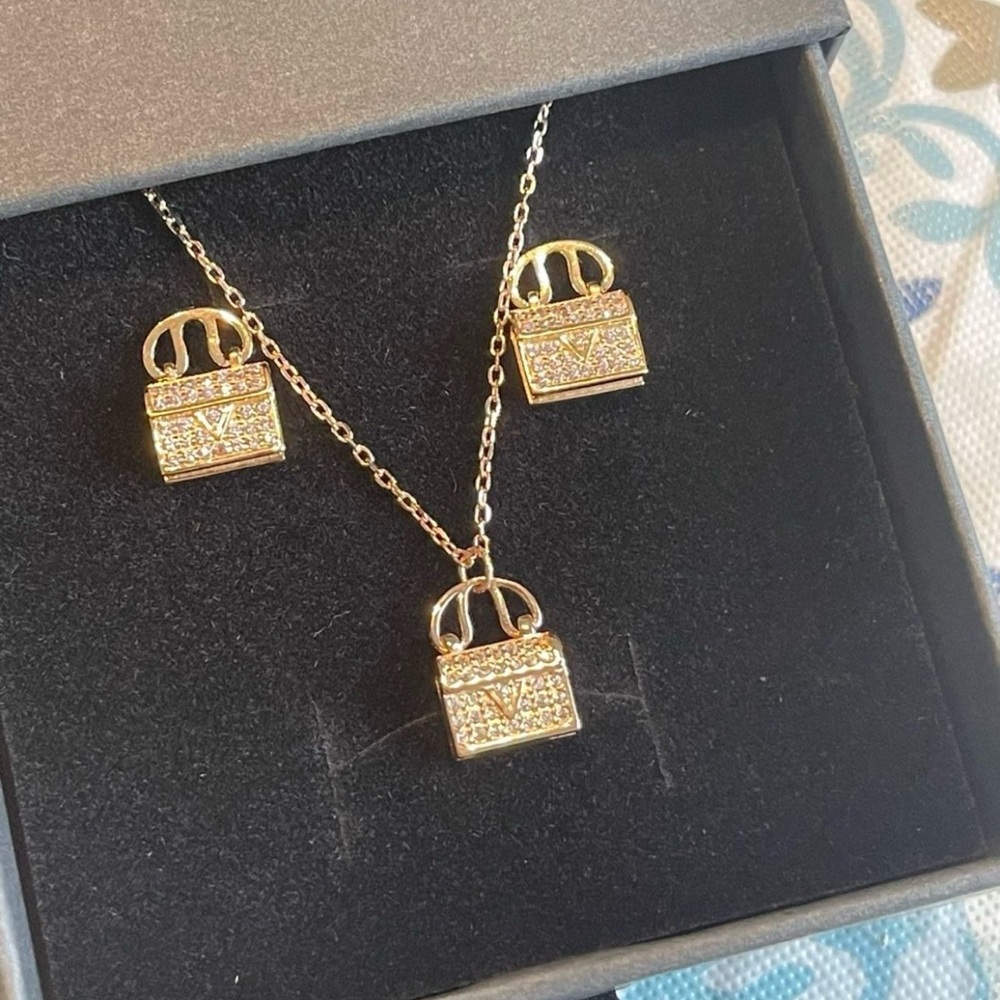 Sterling silver 925 Pendant Necklace and Earrings Set